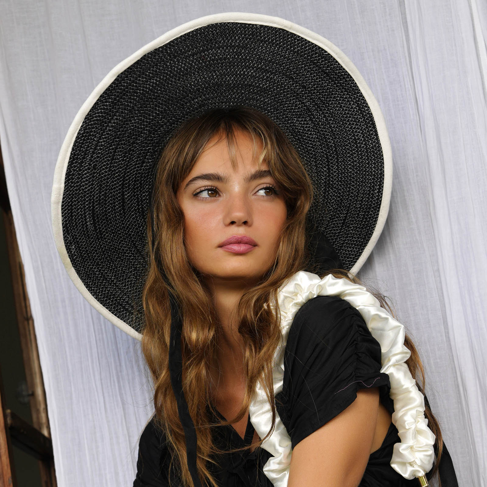 The Lolo Wide-brim Jute Boater Hat in Black – BrunnaCo display picture 1