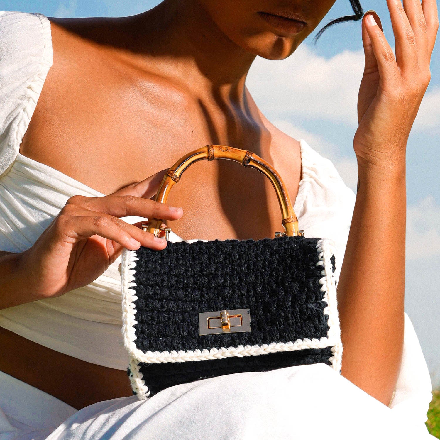 ほんあみ AIRMAIL Mini Crochet Handbag In Black & White – BrunnaCo