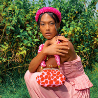 ARNOLDI Daisy Pochette perlée à la main en rose et rouge