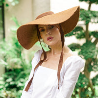 LOLA Chapeau De Paille En Jute À Large Bord En Marron Havane