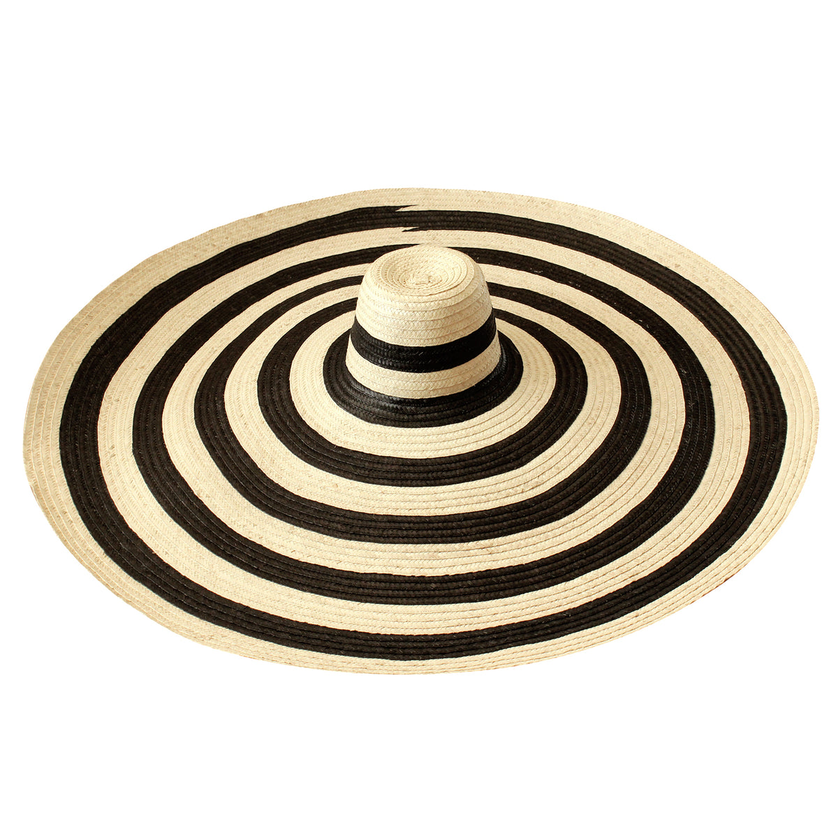 BrunnaCo SOLANA Oversized Straw Hat is a statement piece that will keep the spotlight on you while enjoying the sun. Crafted from braided natural straw, the SOLANA hat has an oversized brim guaranteed to provide full coverage from the sun’s harsh rays. Fold the brim as needed to style.