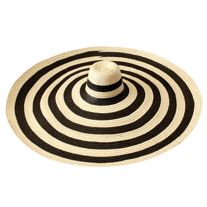 BrunnaCo SOLANA Oversized Straw Hat is a statement piece that will keep the spotlight on you while enjoying the sun. Crafted from braided natural straw, the SOLANA hat has an oversized brim guaranteed to provide full coverage from the sun’s harsh rays. Fold the brim as needed to style.