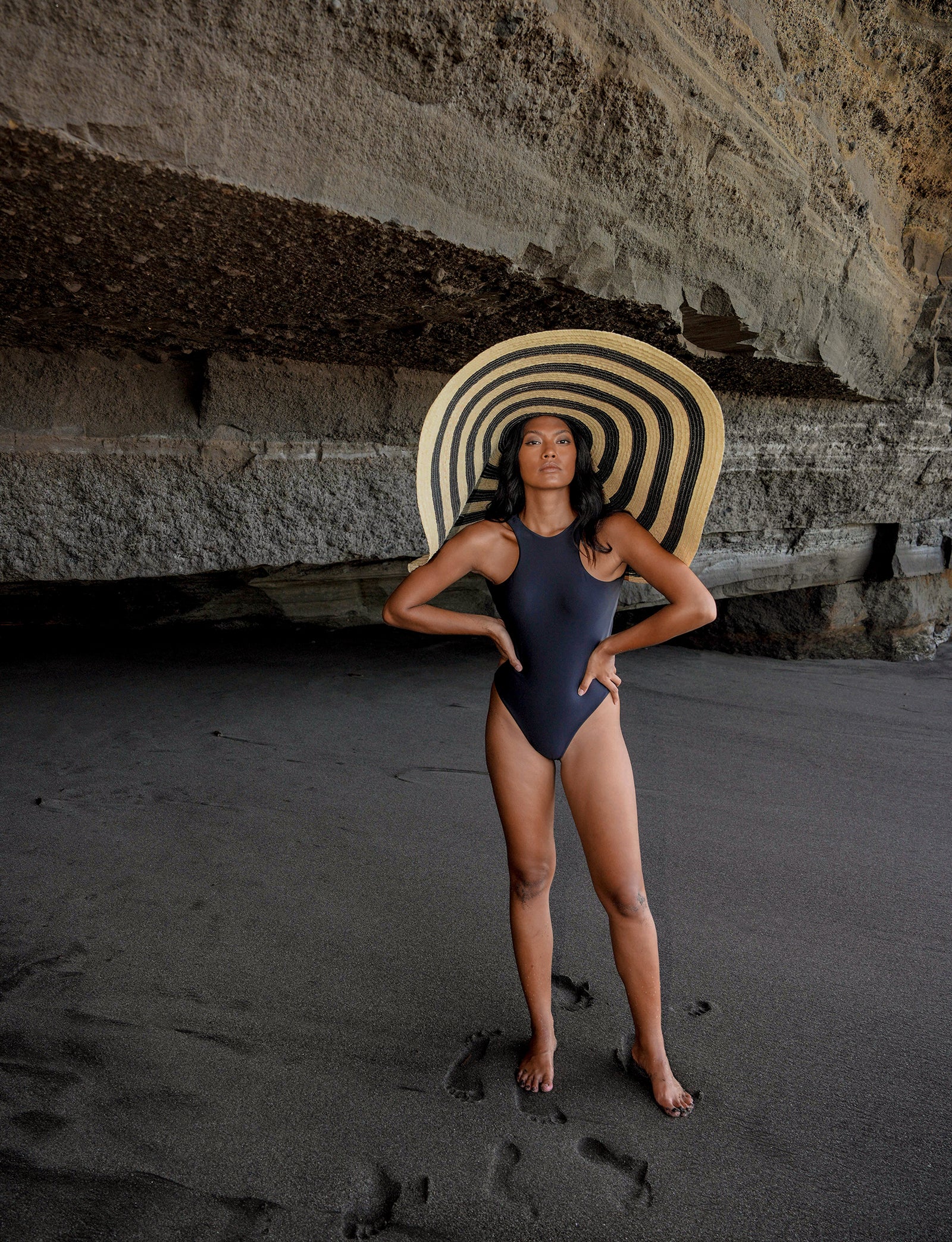 The Solana Oversized Striped Straw Hat in Black & Natural – BrunnaCo