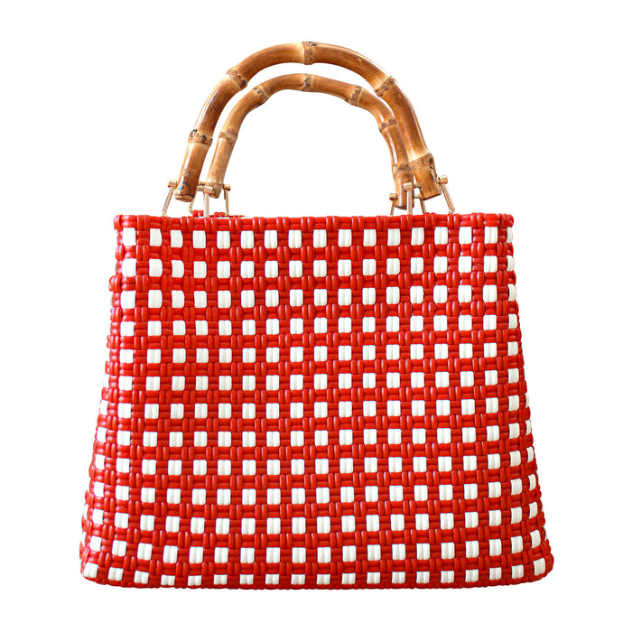Inka Williams carries BrunnaCo's TUKU Recycled Plastic Market Tote, a handcrafted piece from Java and Bali made from repurposed plastic waste. Designed in California, it embodies the effortless charm of a California farmers' market.
